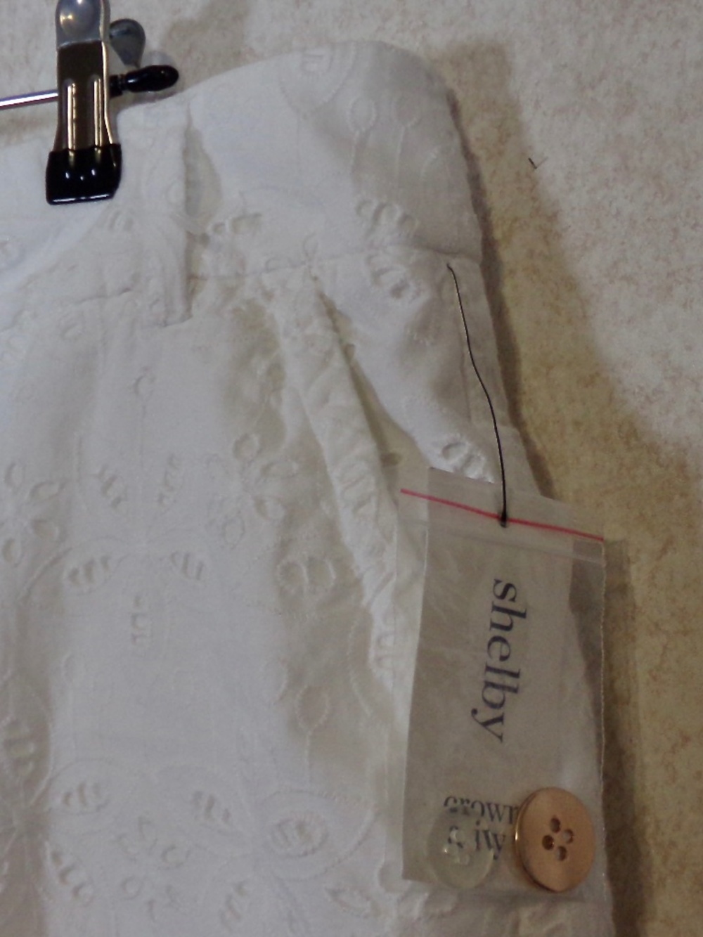 NWT Crown & Ivy Shelby Embroidered, Scalloped Hem 4 Pocket White Shorts Size 6 - Picture 7 of 16